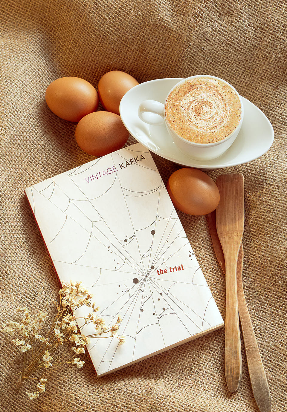 TP.HCM: Những tiệm cà phê đẹp lung linh và chứa cả một kho tàng sách hay cho bạn ghé đọc ảnh 3