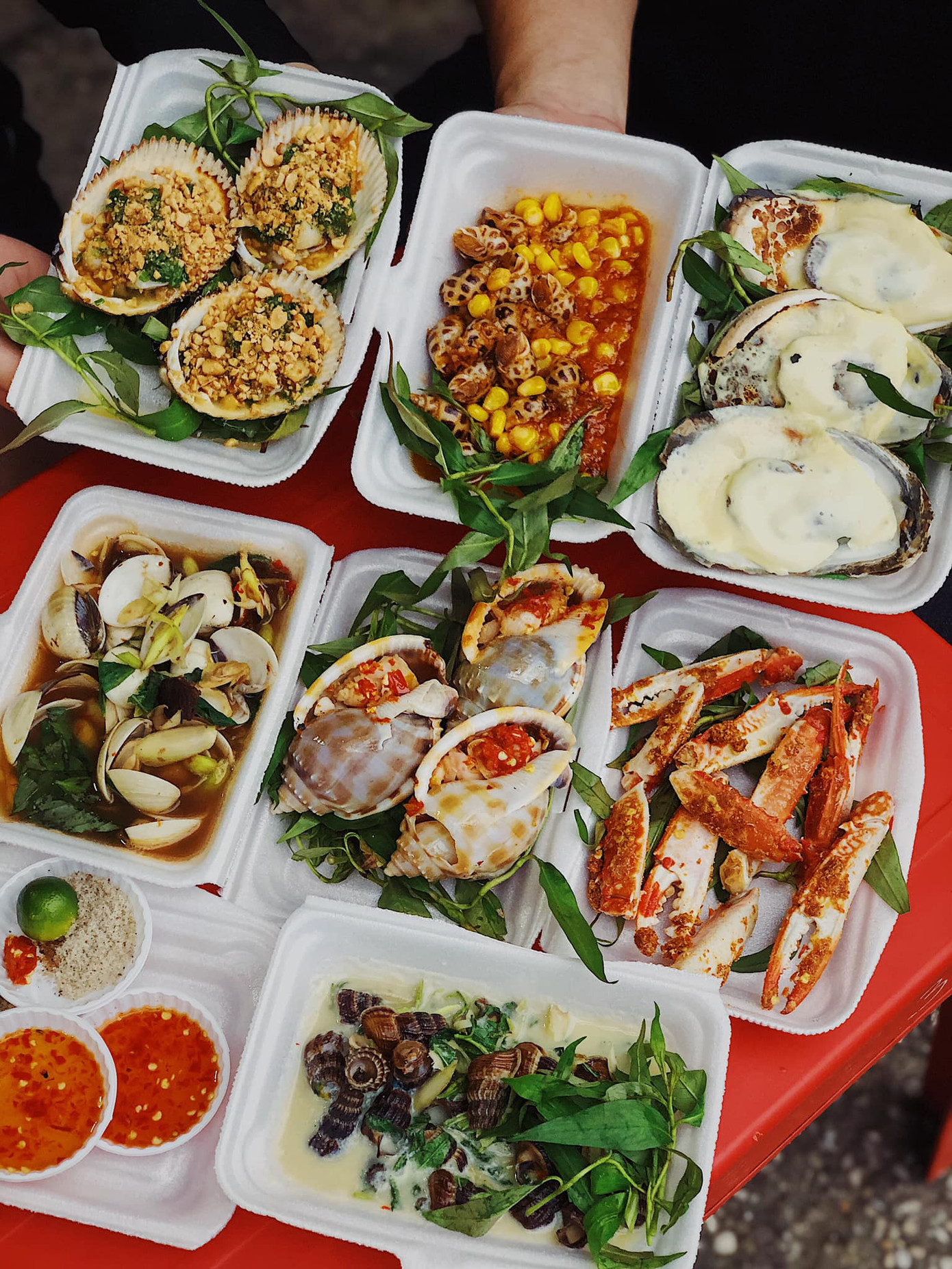 Giờ ăn đến rồi: Chảo gà phô mai siêu tan chảy “đọ sắc” cùng thiên đường ốc nướng phô mai ảnh 4