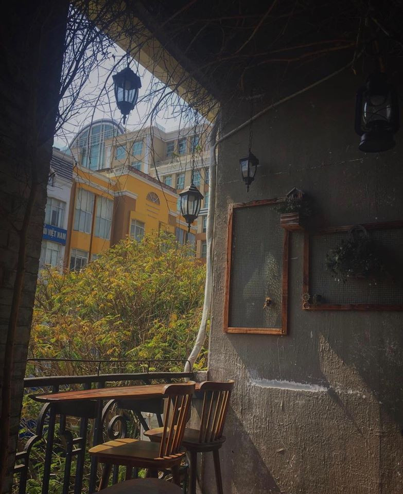 Những tiệm cà phê góc chung cư cũ lãng mạn bất ngờ cho bạn “đi trốn” cùng crush ảnh 13