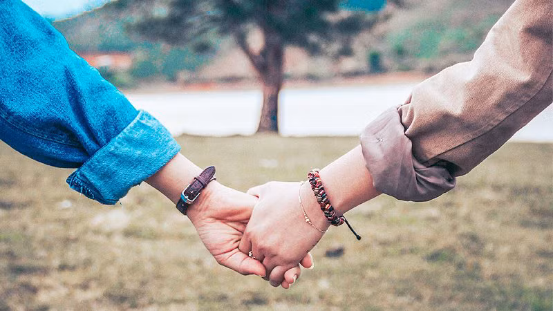 Có những tình yêu thật sự mù quáng và điên rồ, em cần đủ tỉnh táo để nhận diện nó! ảnh 1