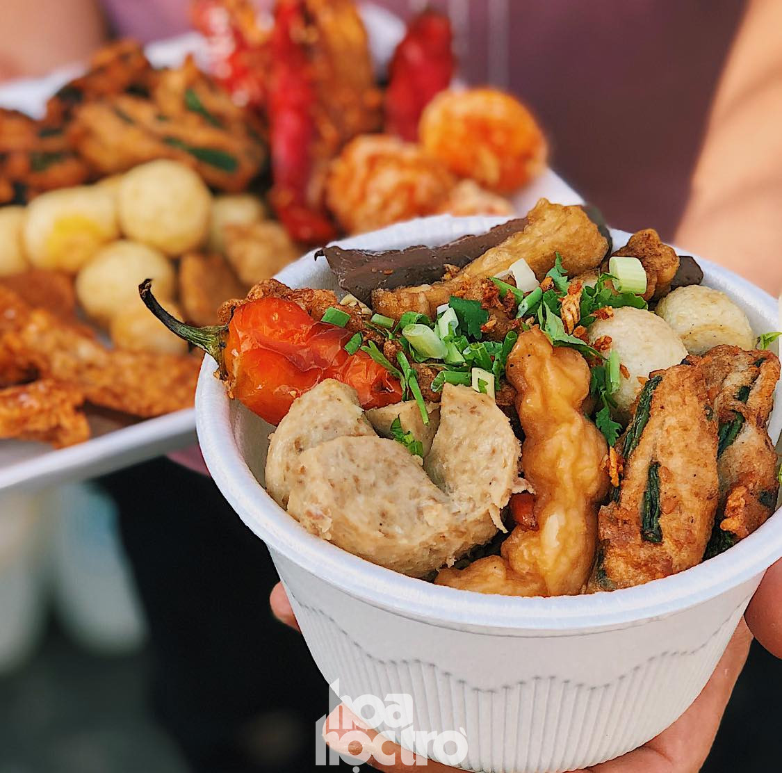 Vàng ruộm, nóng hổi - Ảnh: Sam Nguyễn Hẹn hò Sài Gòn: Giờ ăn xế đến rồi! Bánh bột củ cải hay buffet đồ chiên, mời bạn chọn! ảnh 5