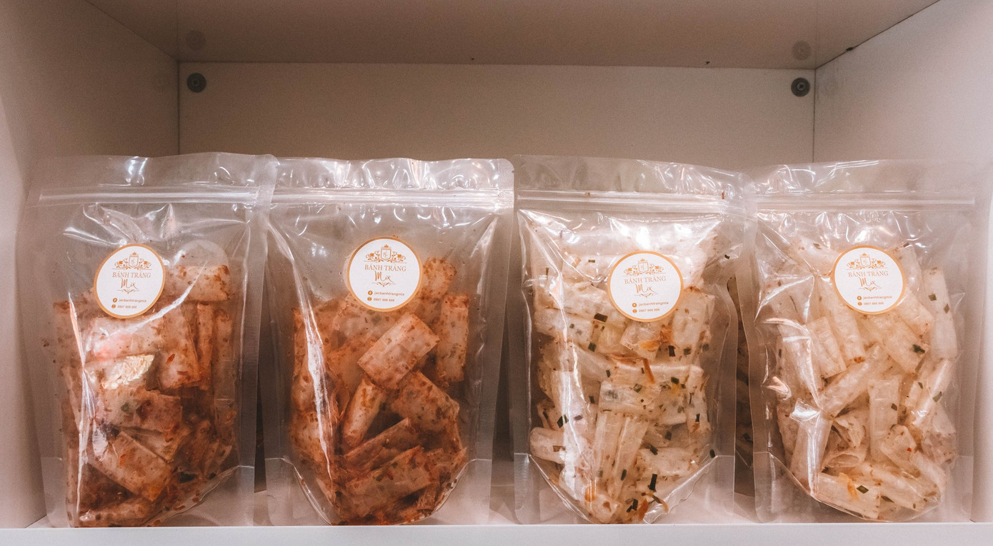 Lót dạ bằng ổ bánh mì xíu mại và phá lấu khìa hay cả siêu thị bánh tráng mix đủ vị? ảnh 9