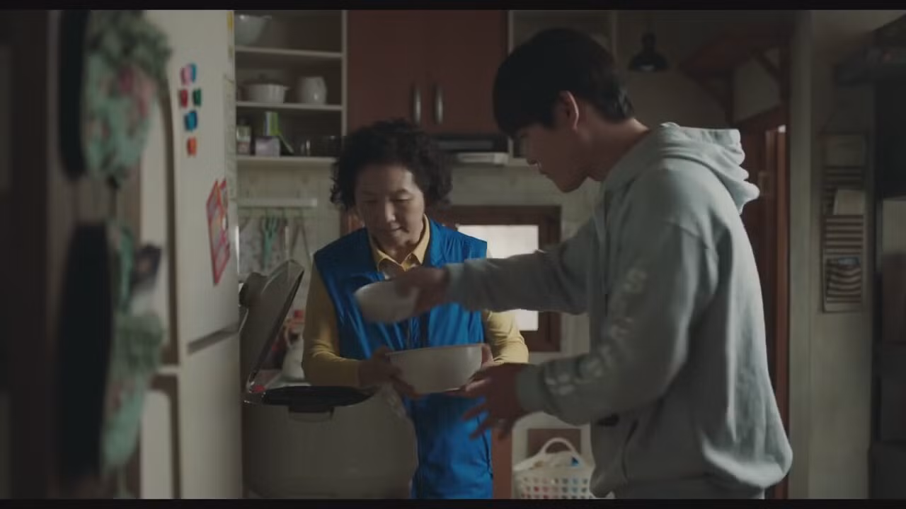 Khi nhà là nơi cơn bão bắt đầu, em cần làm gì để trao đi những cái ôm thay vì nước mắt? ảnh 2