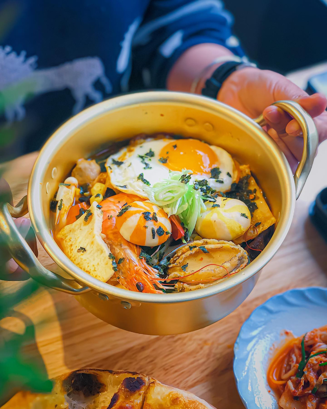 No bụng với mì xoong Bào Ngư, đã mắt ngắm hoa dã quỳ và thưởng thức trà đạo ở Đà Lạt ảnh 4