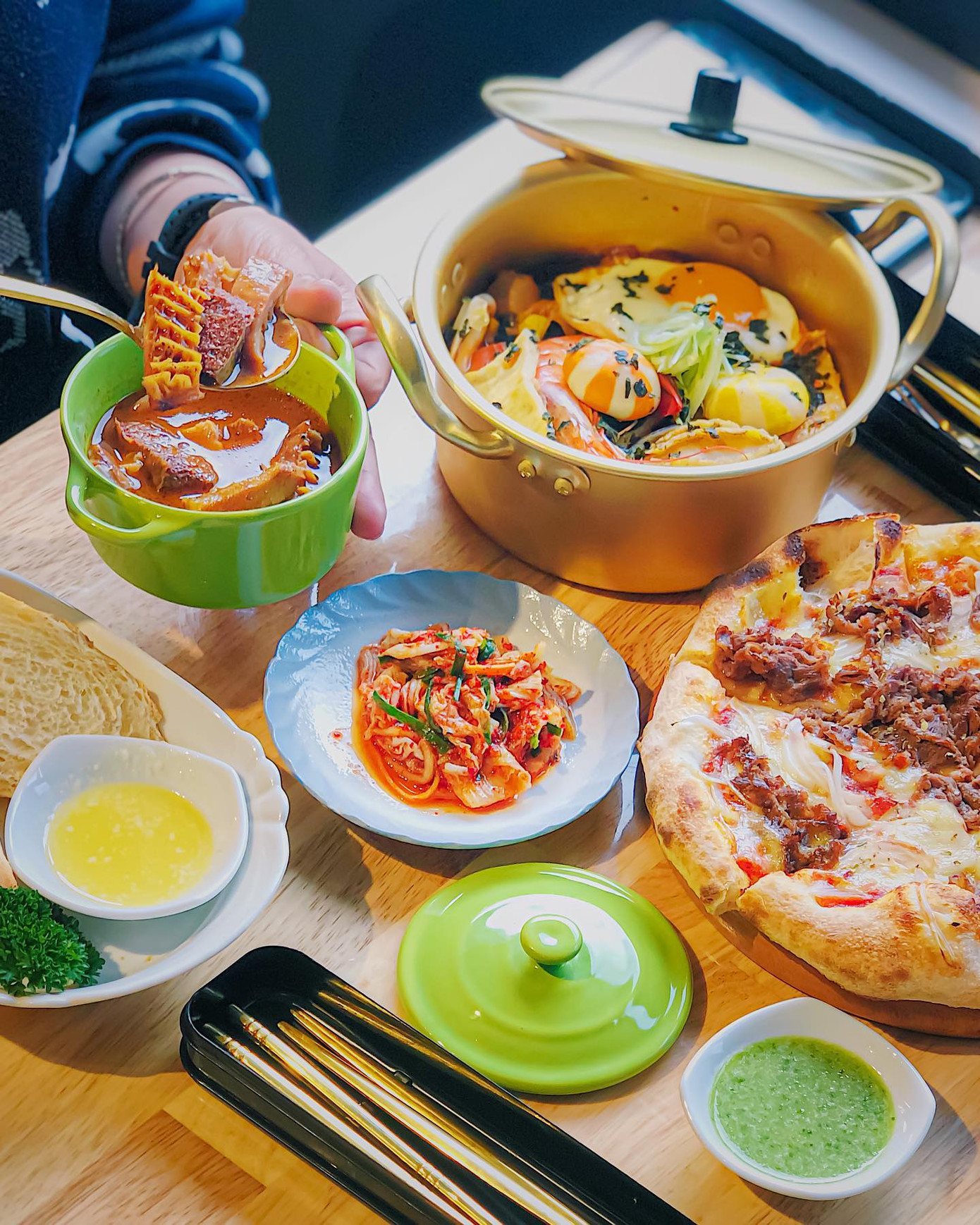 No bụng với mì xoong Bào Ngư, đã mắt ngắm hoa dã quỳ và thưởng thức trà đạo ở Đà Lạt ảnh 1