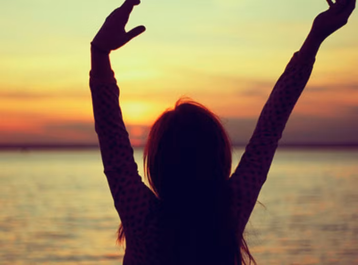 Hãy cứ chạy theo giấc mơ của mình, bởi vì giấc mơ chẳng bao giờ khiến em cô độc ảnh 3