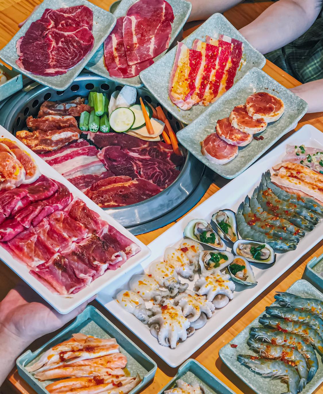 Bạn chọn ăn hải sản “hạt dẻ” vỉa hè hay hải sản kiểu buffet “chanh xả”? ảnh 5