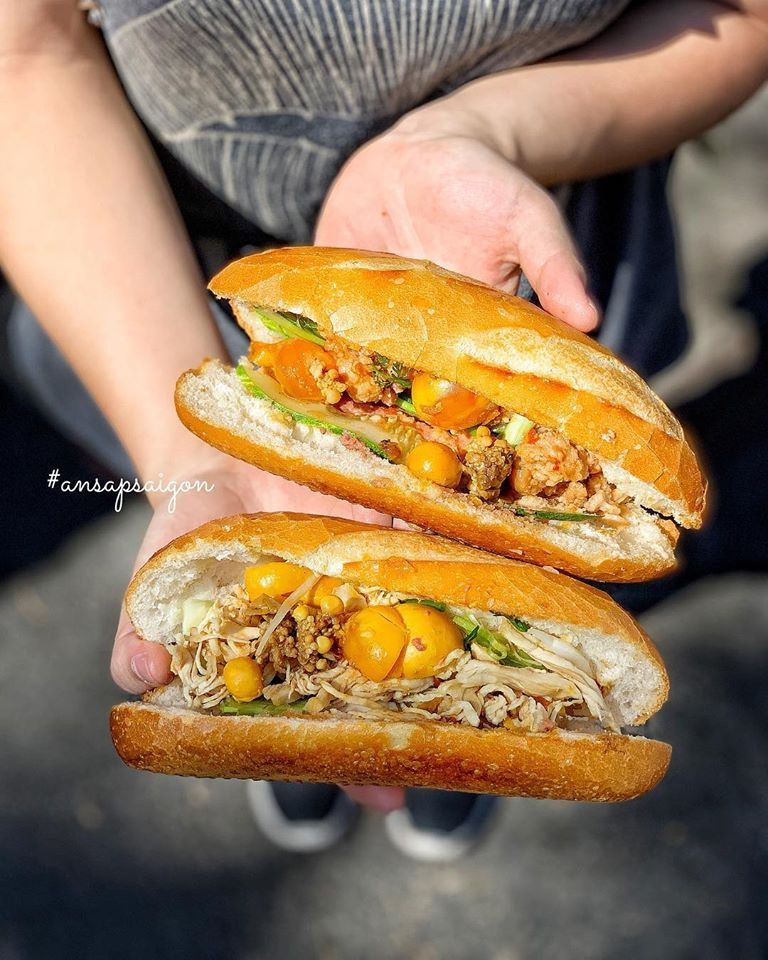 Ăn sáng cùng Sài Gòn: Liêu xiêu cùng món bánh mì gà xé trứng non lòng đào ngon dzách lầu ảnh 4