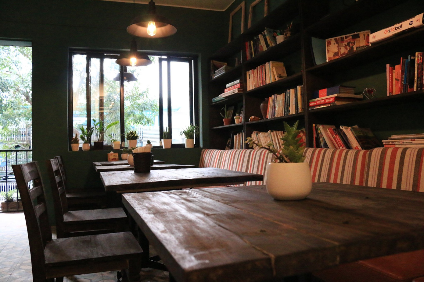 Ảnh: Couchsurfing Café Tận hưởng không khí cuối năm thật “chất” tại Top 3 quán cà phê nghệ thuật xịn sò ảnh 2