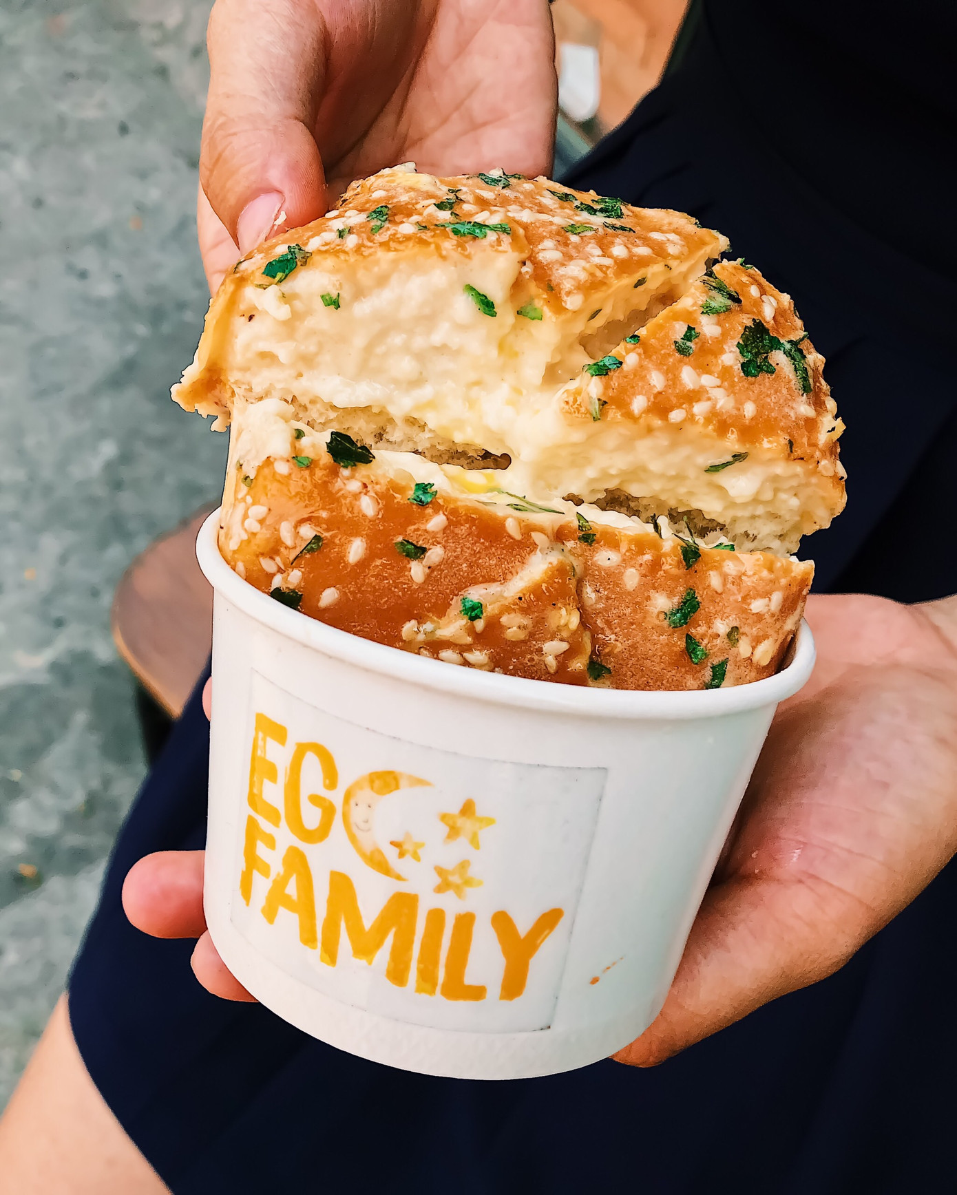 Tan chảy cùng bánh mì sandwich trái cây cream cheese và bánh mì egg drop lạ vị ảnh 12