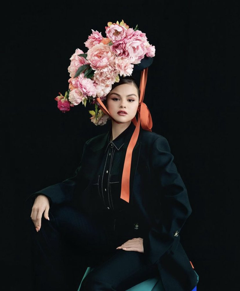 Selena Gomez khiến fan bất ngờ khi chào bằng tiếng Việt trước khi ra mắt “Selfish Love“ ảnh 1