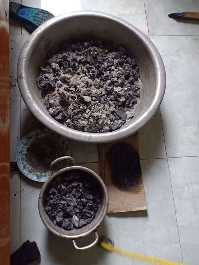 Bốn mẹ con thương vong, nghi do đốt than trong phòng ngủ sưởi ấm ảnh 2