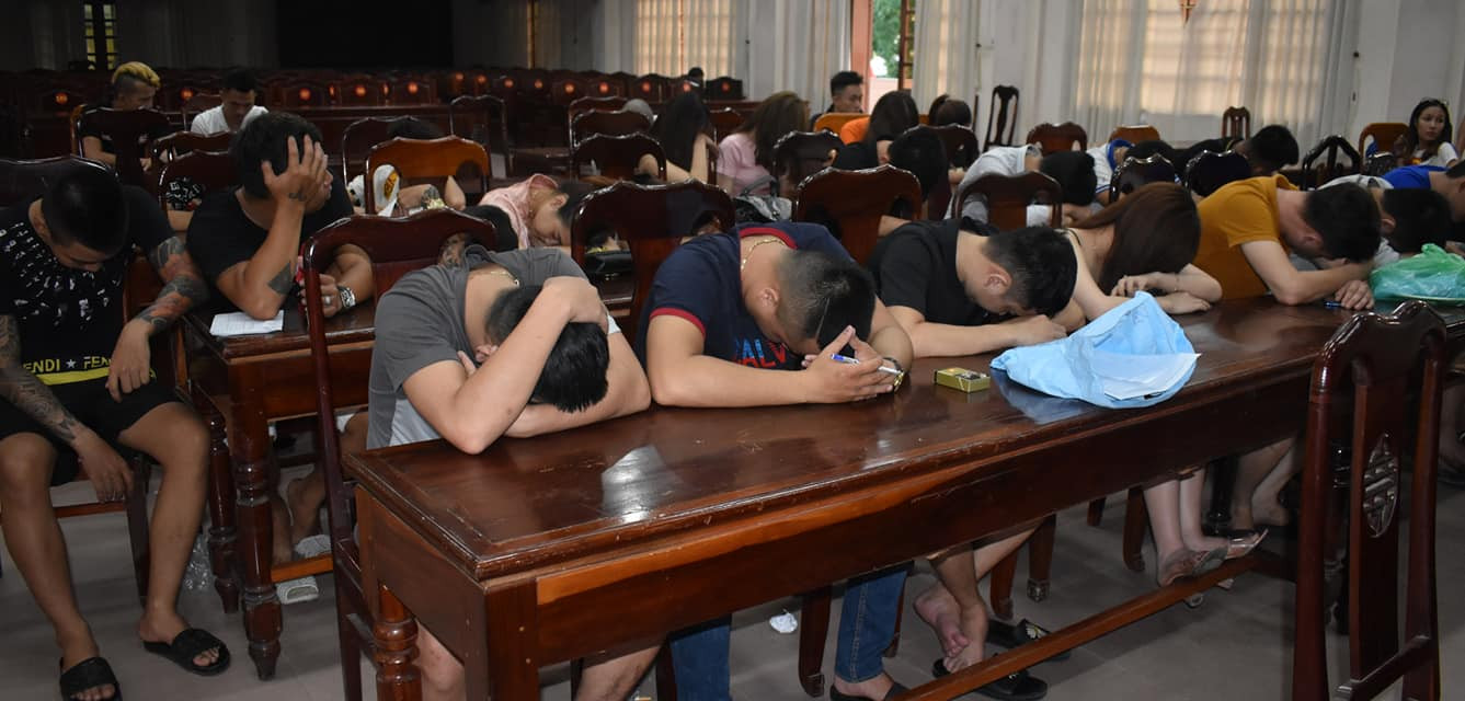 Phát hiện 2 học sinh THCS cùng 28 người dương tính với ma tuý trong quán karaoke ảnh 1