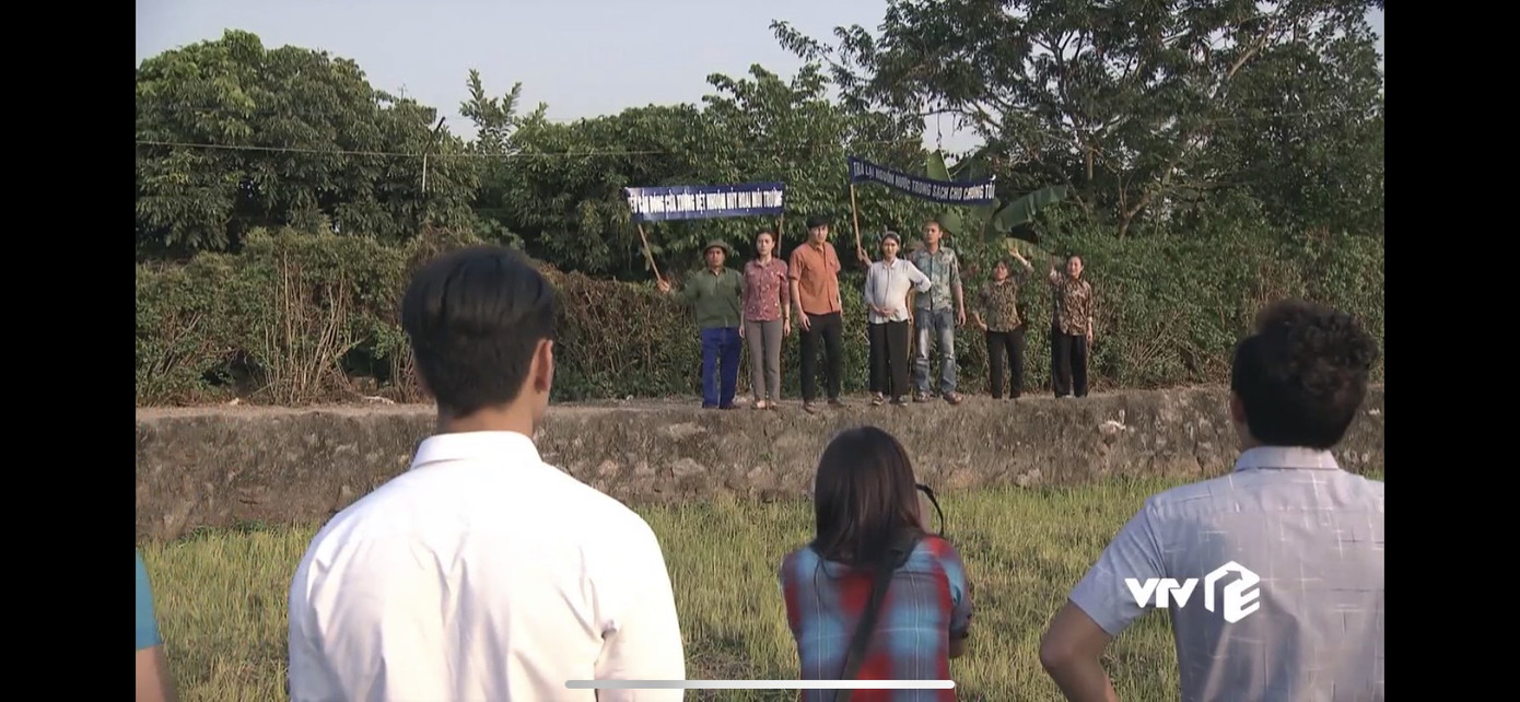 Dân làng biểu tình, lễ khởi công tạm dừng Cô gái nhà người ta tập 19: Uyên (Phương Oanh) bỏ làng lên phố làm lại? ảnh 5