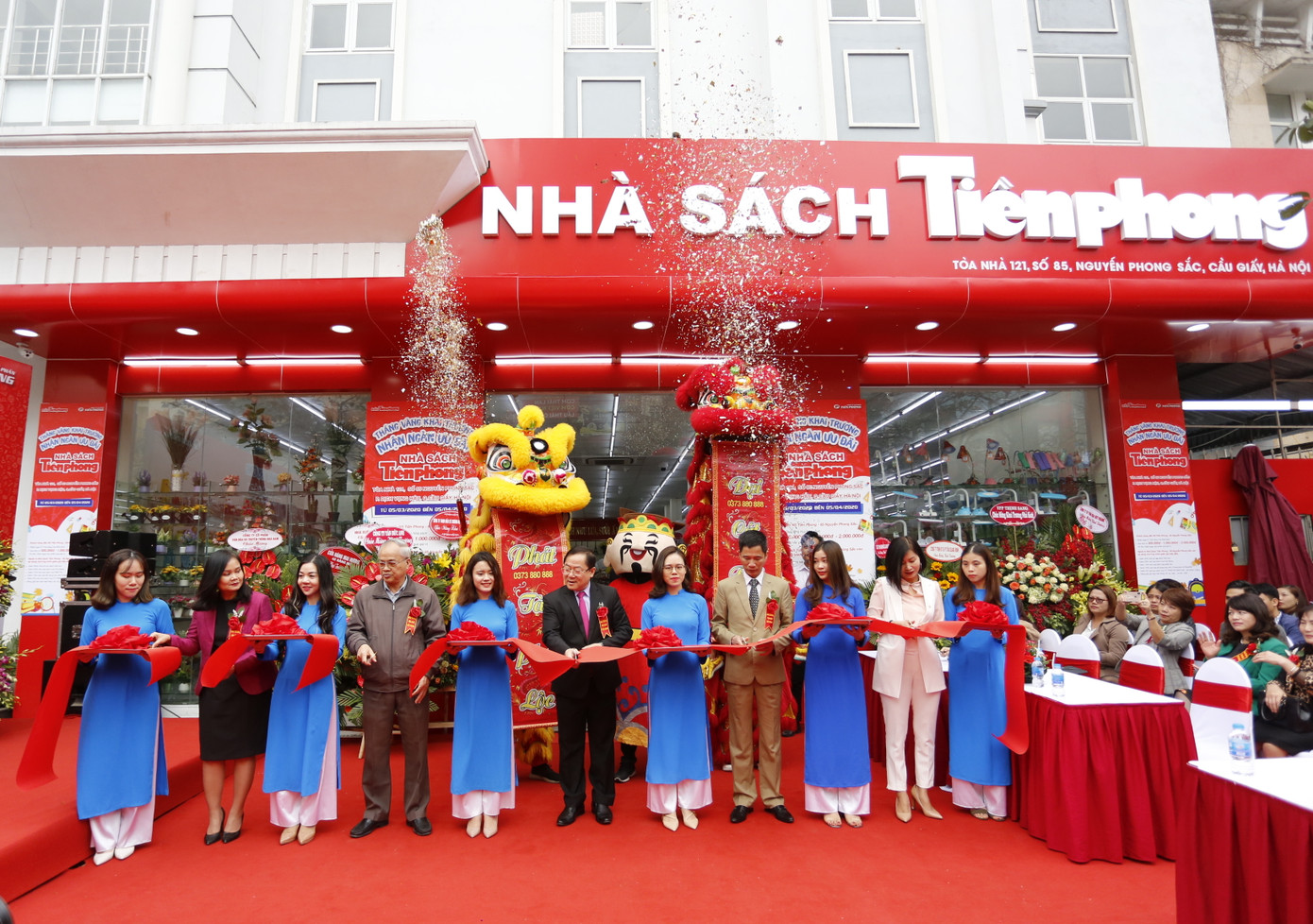 Tưng bừng khai trương Nhà sách Tiền Phong Nguyễn Phong Sắc ảnh 1