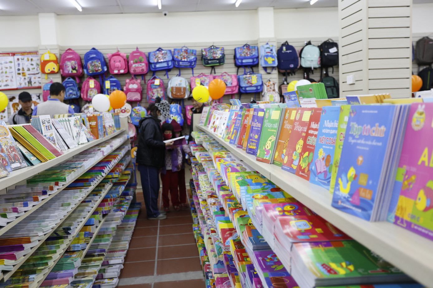 Tưng bừng khai trương Nhà sách Tiền Phong Nguyễn Phong Sắc ảnh 7