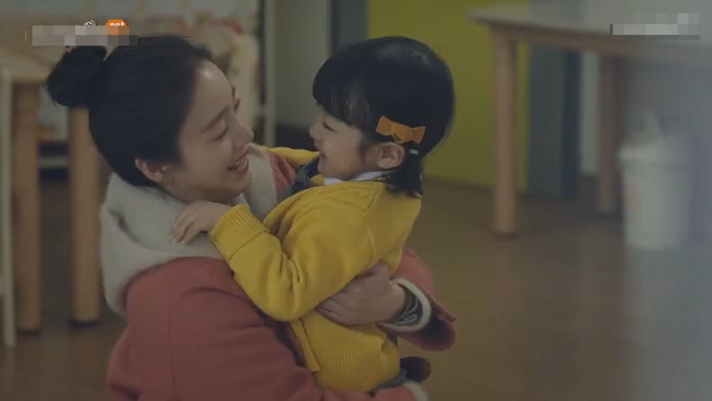 Phim mới của Kim Tae Hee tạm ngừng quay vì nhân viên nghi nhiễm Covid-19 ảnh 1