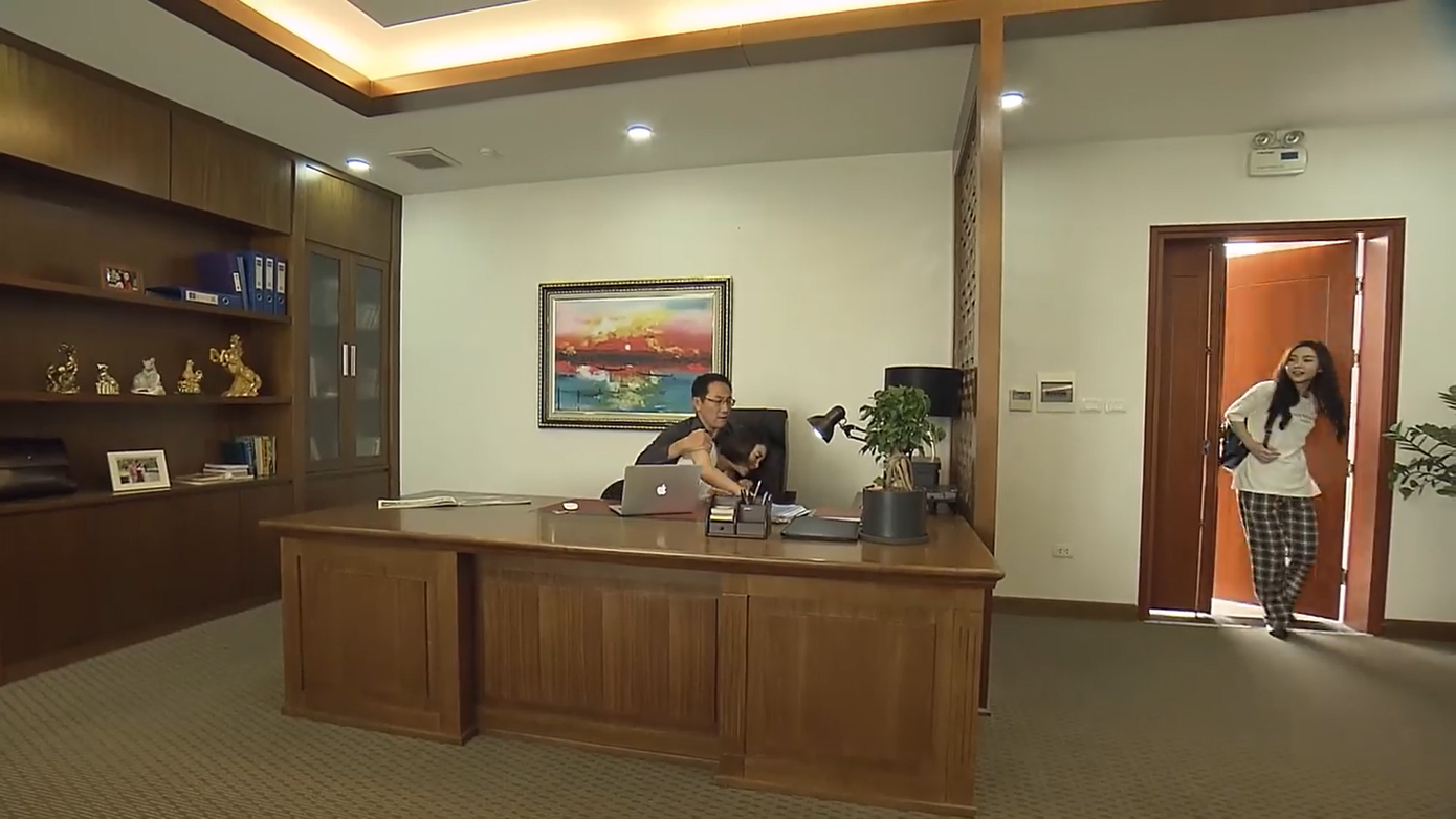 Đừng bắt em phải quên 5: Linh (Kim Oanh) kiếm cớ ngã vào lòng anh trai mưa ảnh 2