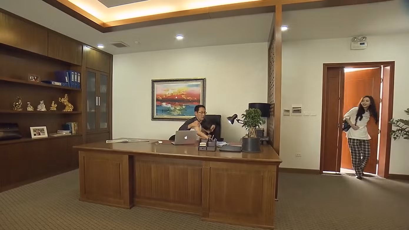 Đừng bắt em phải quên 5: Linh (Kim Oanh) kiếm cớ ngã vào lòng anh trai mưa ảnh 2