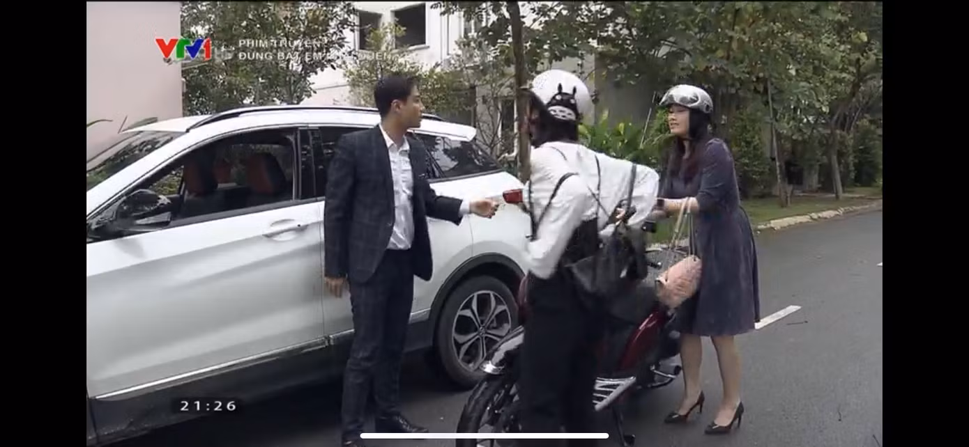 Đừng bắt em phải quên tập 3: Em gái mưa Kim Oanh làm nũng, đủ chiêu gây chú ý ảnh 4