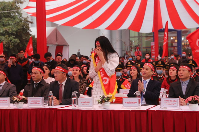 Hoa hậu Đỗ Thị Hà phấn khích cổ vũ hết mình rapper Rica ảnh 7