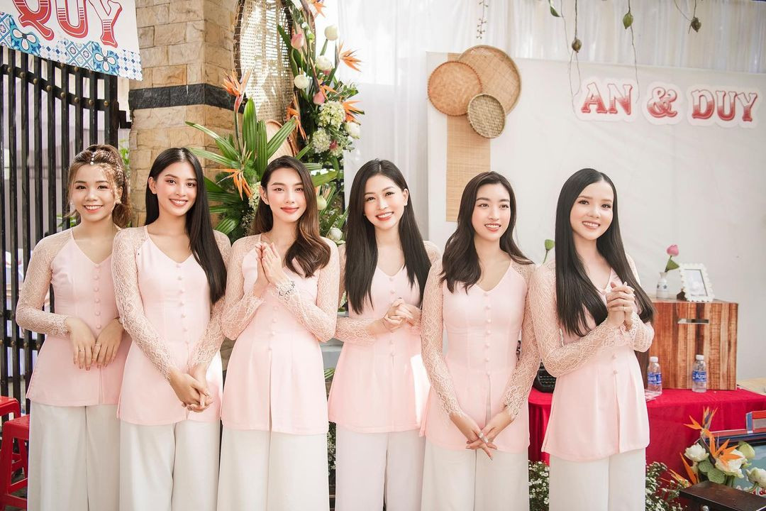 Những đám cưới đình đám Vbiz: Dàn bê tráp, khách mời toàn hoa hậu, á hậu ảnh 1