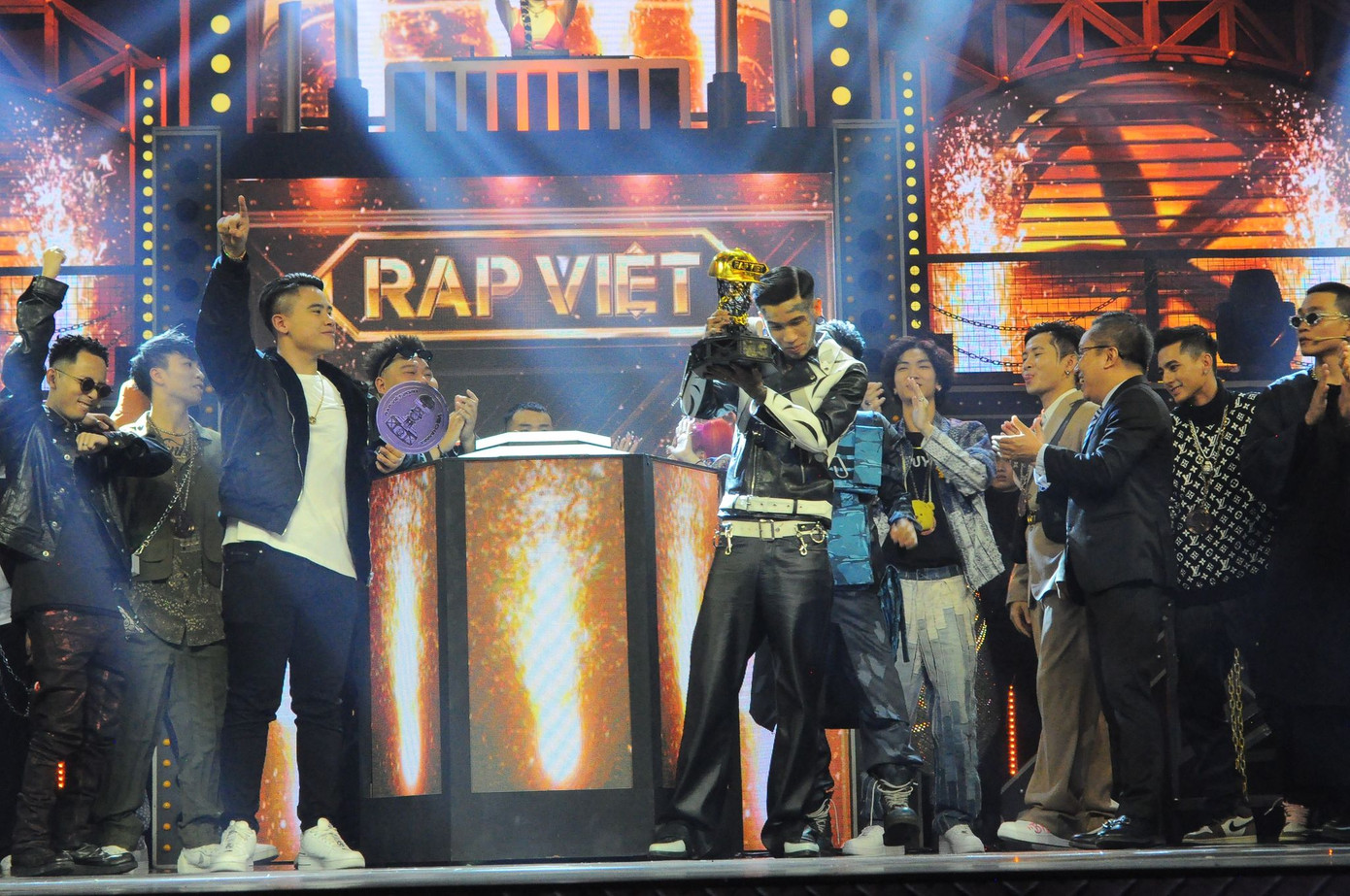 Không có sao quốc tế, nghệ sĩ Việt vẫn “khuấy đảo” đêm Chung kết - Trao giải “Rap Việt” ảnh 12