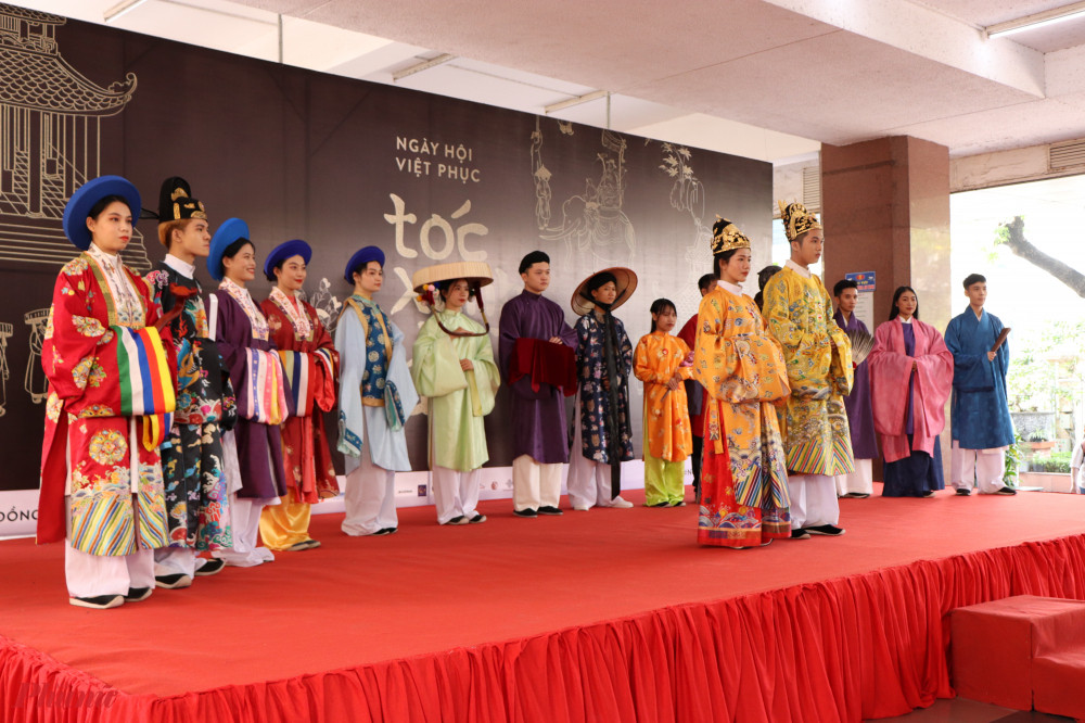 Đạo diễn Kawaii Tuấn Anh ấm lòng trước giá trị văn hóa Việt ở ngày hội “Tóc Xanh Vạt Áo“ ảnh 2