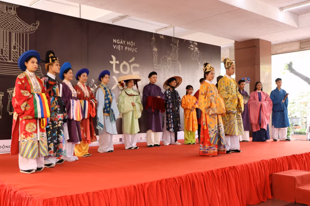 Đạo diễn Kawaii Tuấn Anh ấm lòng trước giá trị văn hóa Việt ở ngày hội “Tóc Xanh Vạt Áo“ ảnh 2