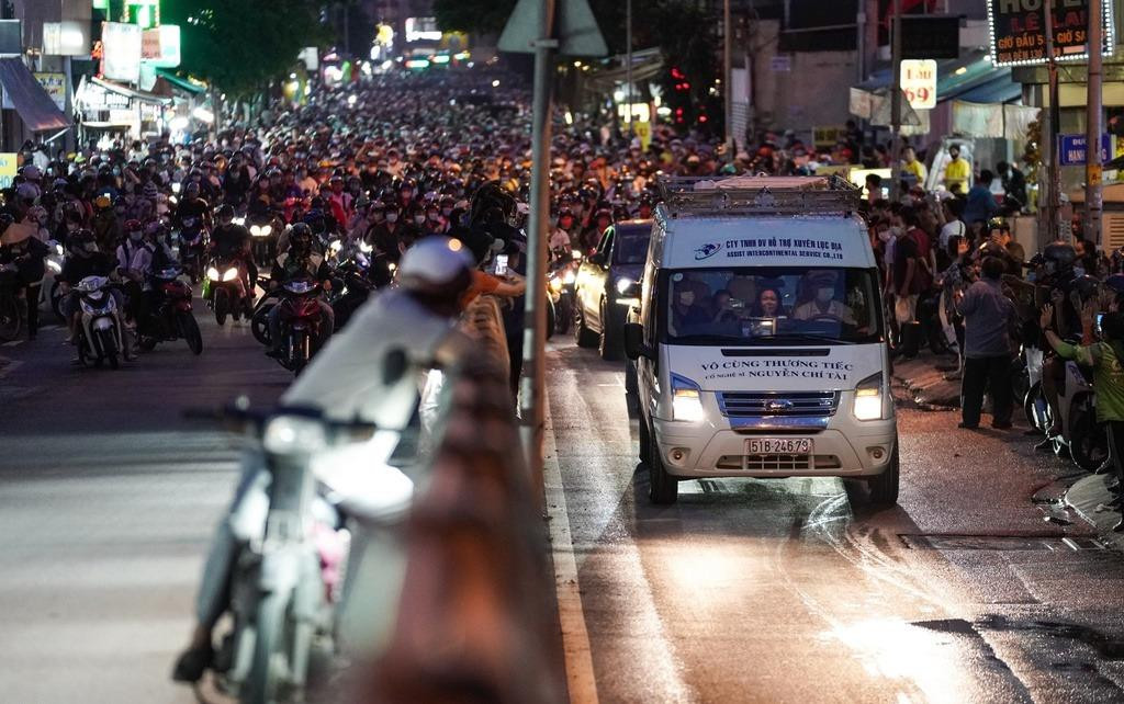 Nghệ sĩ Hoài Linh nói gì khi sao Việt đòi “xử đẹp” gymer xúc phạm cố nghệ sĩ Chí Tài? ảnh 2