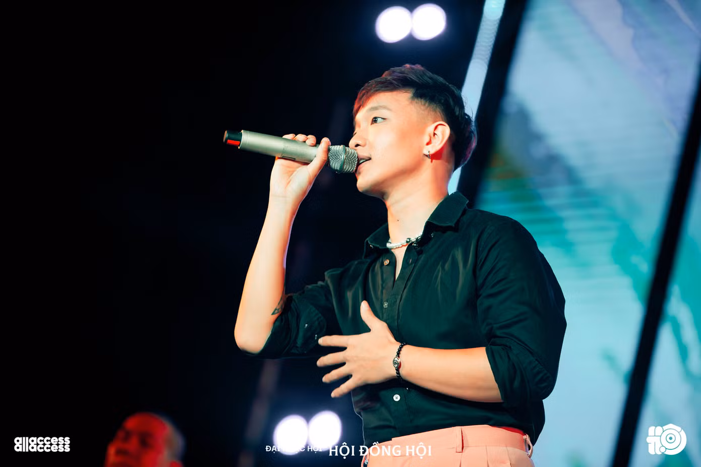Đêm nhạc “Hội Đồng Hội“: Rapper Suboi biểu diễn “vơ-đét” hoành tráng, tạo hình cực bắt mắt ảnh 7