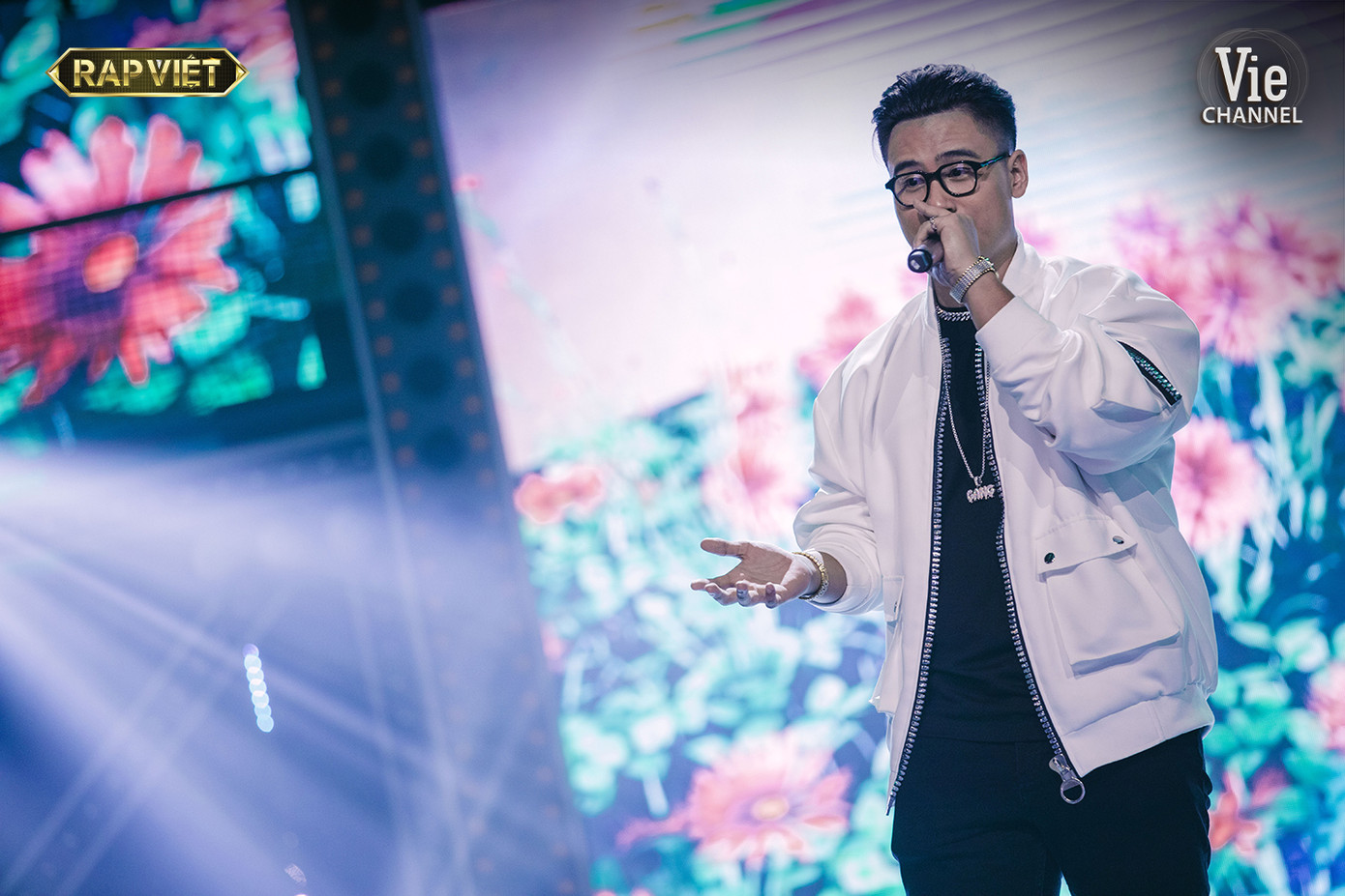 Chung kết Rap Việt: Gonzo hướng về miền Trung, G.Ducky khiến Karik bật khóc ảnh 4
