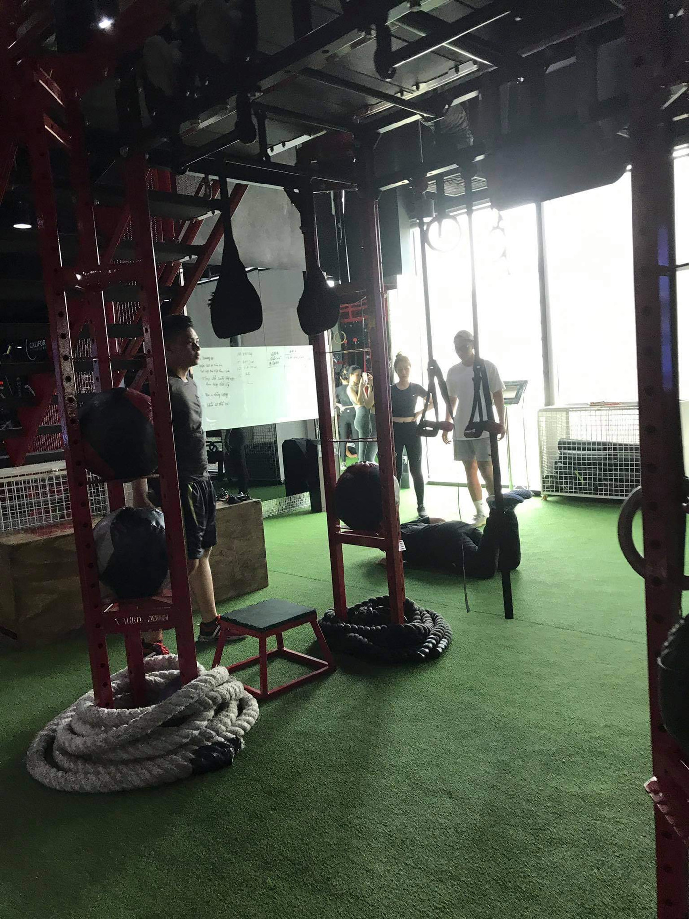 Giới trẻ Sài Gòn nô nức khoe ảnh "check-in" trở lại phòng gym đầy khí thế ảnh 6