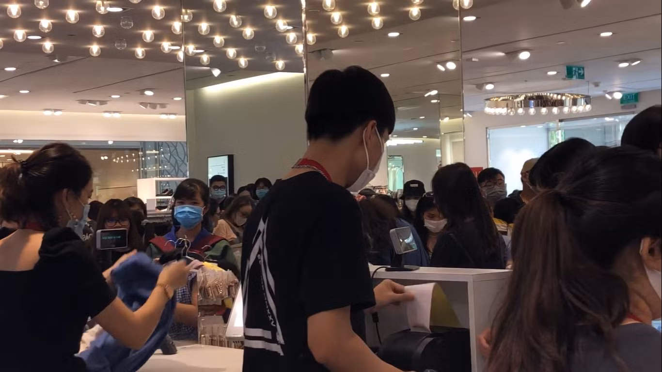 Bạn đã "săn" được món hời nào trong đại tiệc mua sắm lớn nhất năm “Black Friday” chưa? ảnh 7