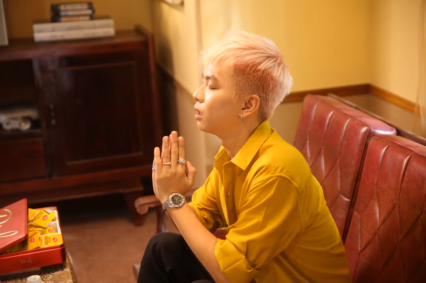 Không còn theo hình tượng "bad boy", RTee đưa văn hóa tín ngưỡng dân gian vào MV mới ảnh 2