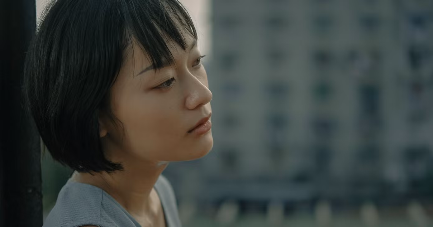 Review phim “Sài Gòn Trong Cơn Mưa“: Câu chuyện tình - đời của những trái tim “di cư“ ảnh 5