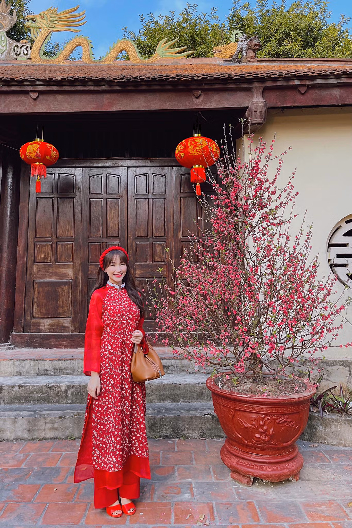 Soi trang phục đi lễ chùa của sao Việt: Người được khen hết lời, người nhận “gạch đá” tới tấp ảnh 5