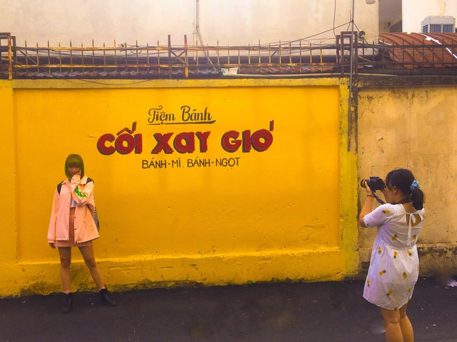 Teen nói gì khi “bức tường vàng huyền thoại” ở Đà Lạt bất ngờ xuất hiện tại Sài Gòn? ảnh 3