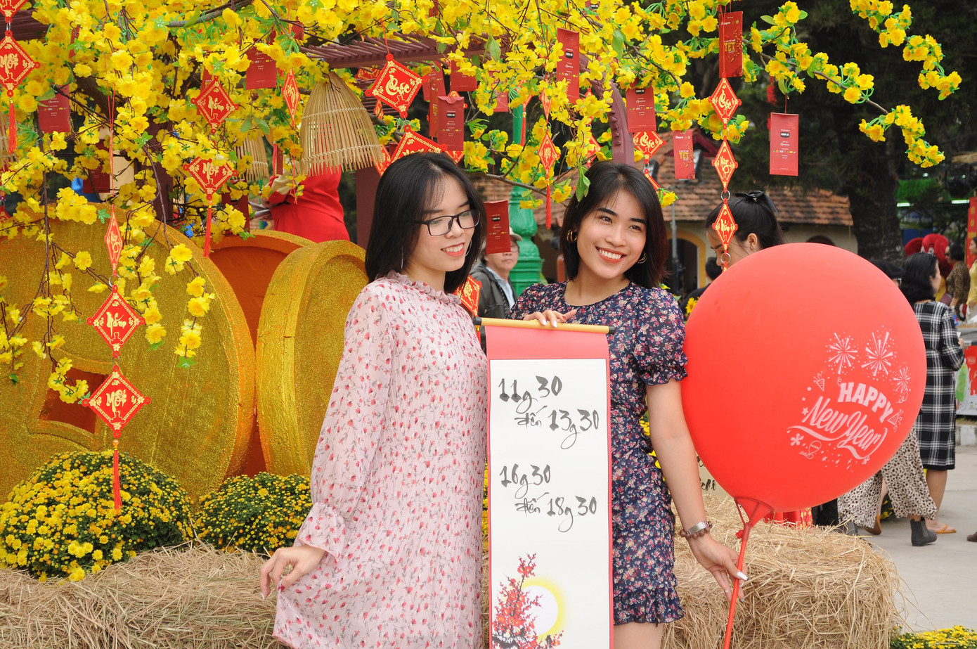 Con đường hoa hoàng yến rực rỡ một góc trời, teen Sài Gòn rủ nhau check-in đón Tết ảnh 8 Con đường hoa hoàng yến rực rỡ một góc trời, teen Sài Gòn rủ nhau check-in đón Tết ảnh 8