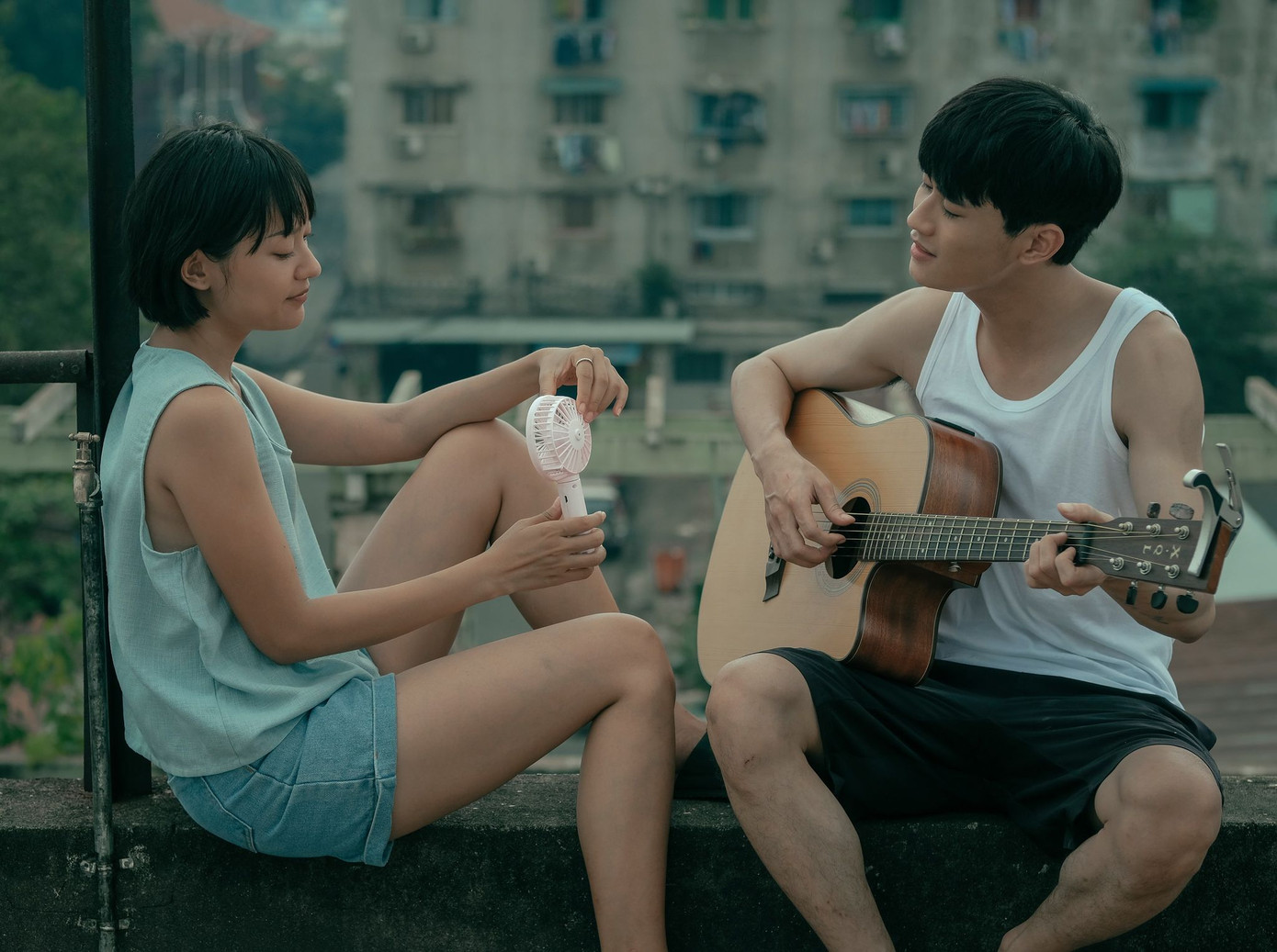 Review phim “Sài Gòn Trong Cơn Mưa“: Câu chuyện tình - đời của những trái tim “di cư“ ảnh 3