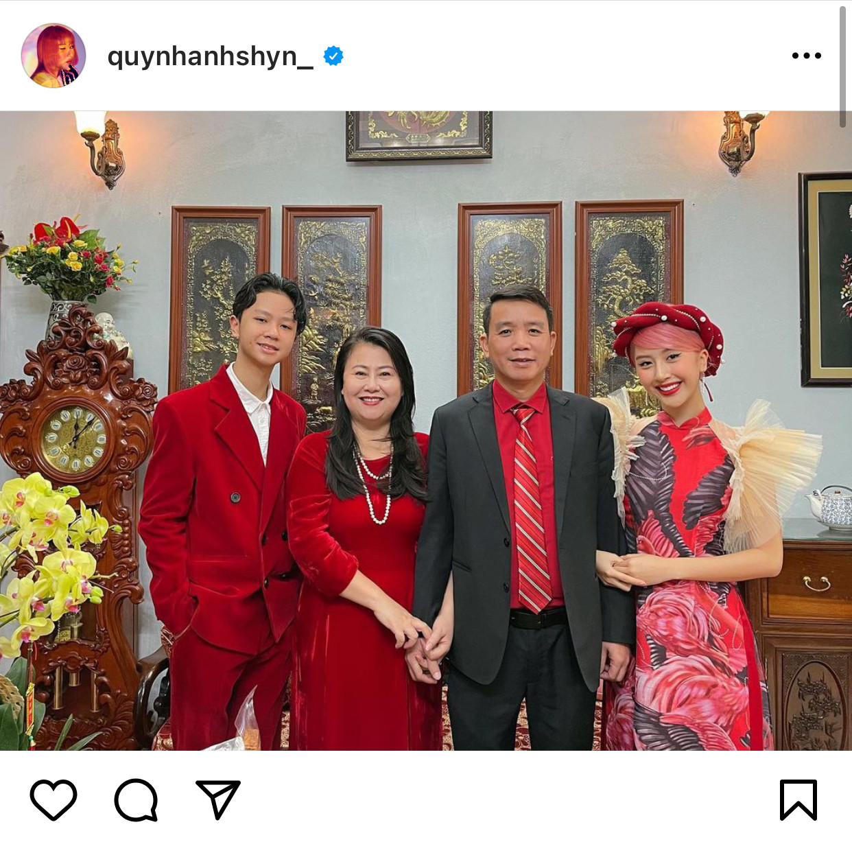 Gia đình Quỳnh Anh Shyn Sao Việt đầu năm: Mỹ Tâm khoe sắc trong váy vàng rực rỡ, Sơn Tùng M-TP chuẩn "soái ca" bên em trai ảnh 14