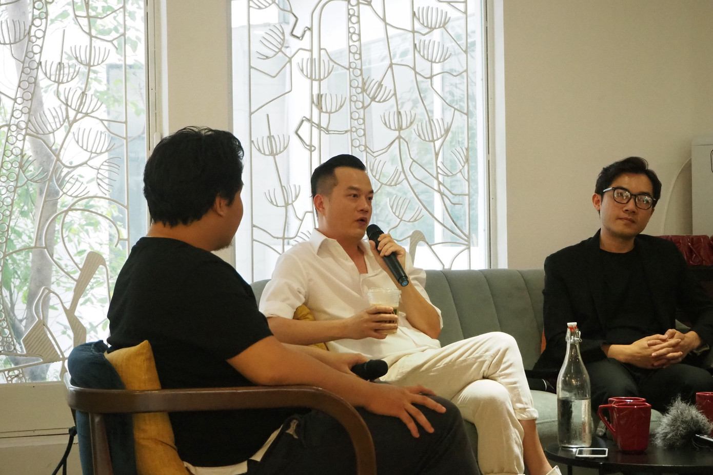 Ở một diễn biến khác của thế trận Gái Già - Bố Già, Gái Già Lắm Chiêu đã đi trước một bước ảnh 3