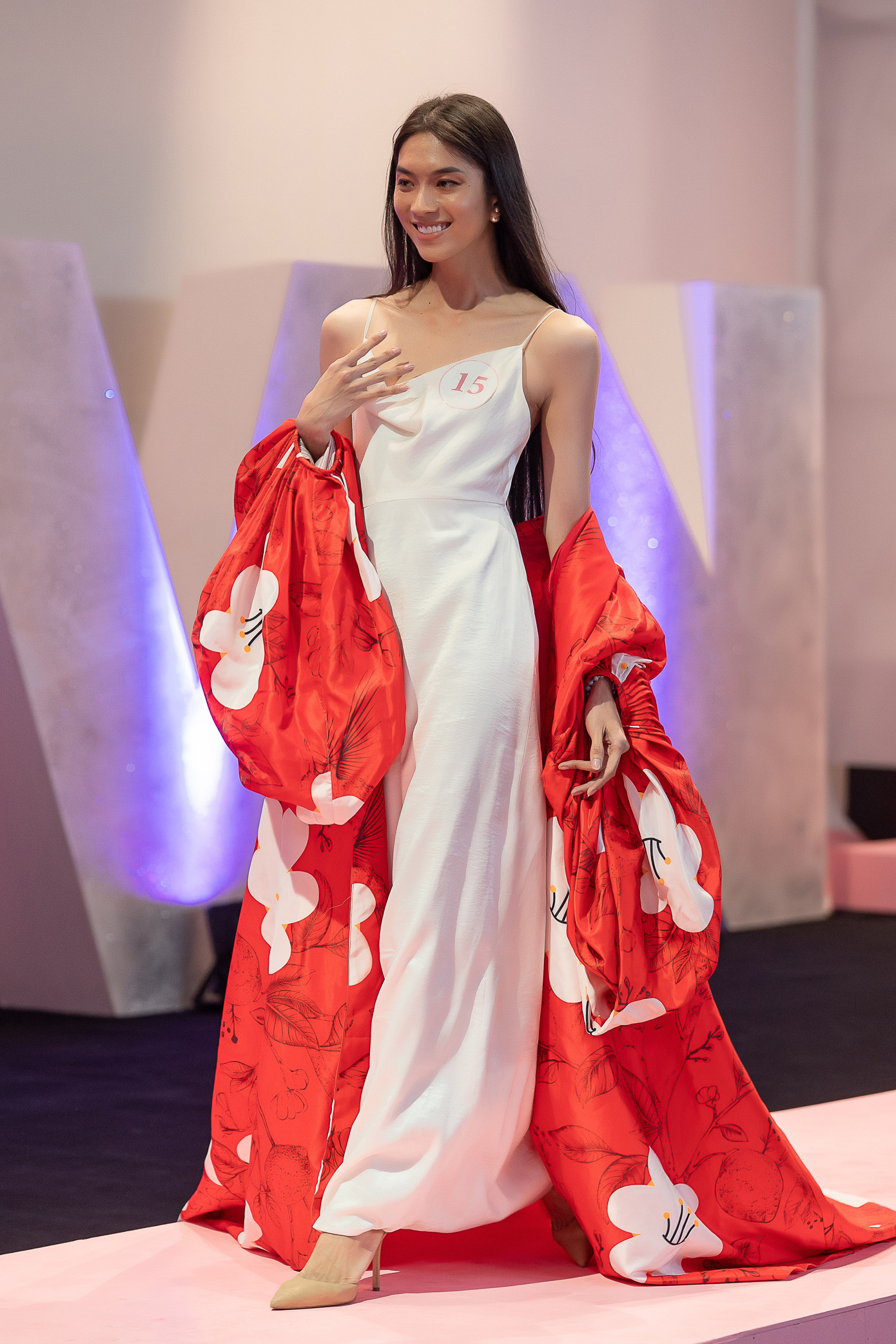 Bật cười với chiêu dụ thí sinh của “Siêu mẫu Indonesia gốc Việt” trong Đại Sứ Hoàn Mỹ ảnh 7