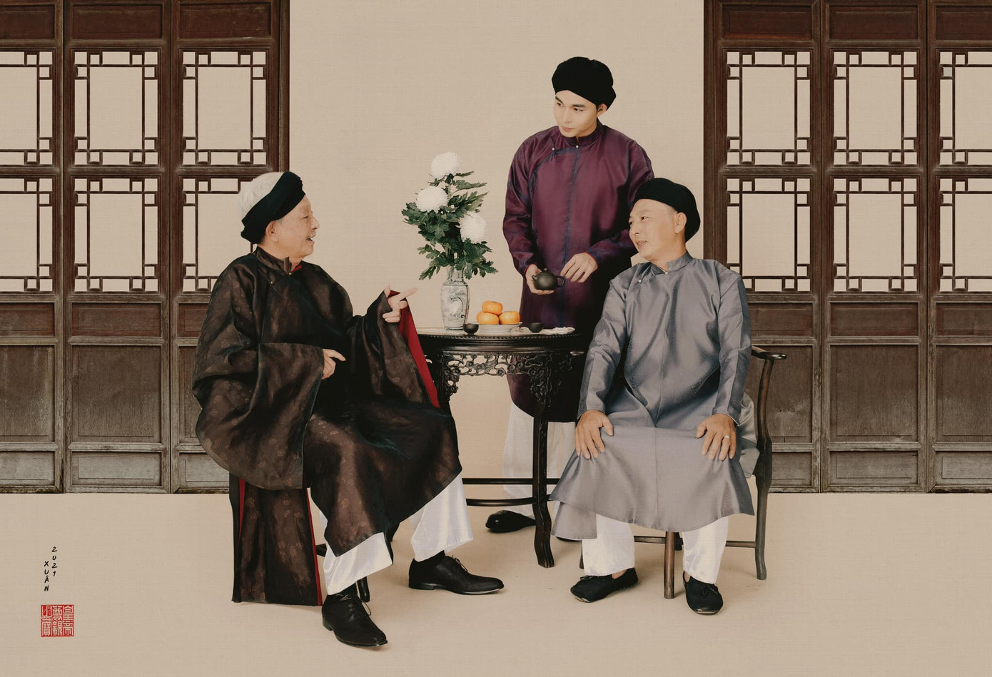 Jun Phạm “ngược dòng thời gian”, mặc cổ phục Việt chụp hình bên gia đình đón Tết ảnh 2