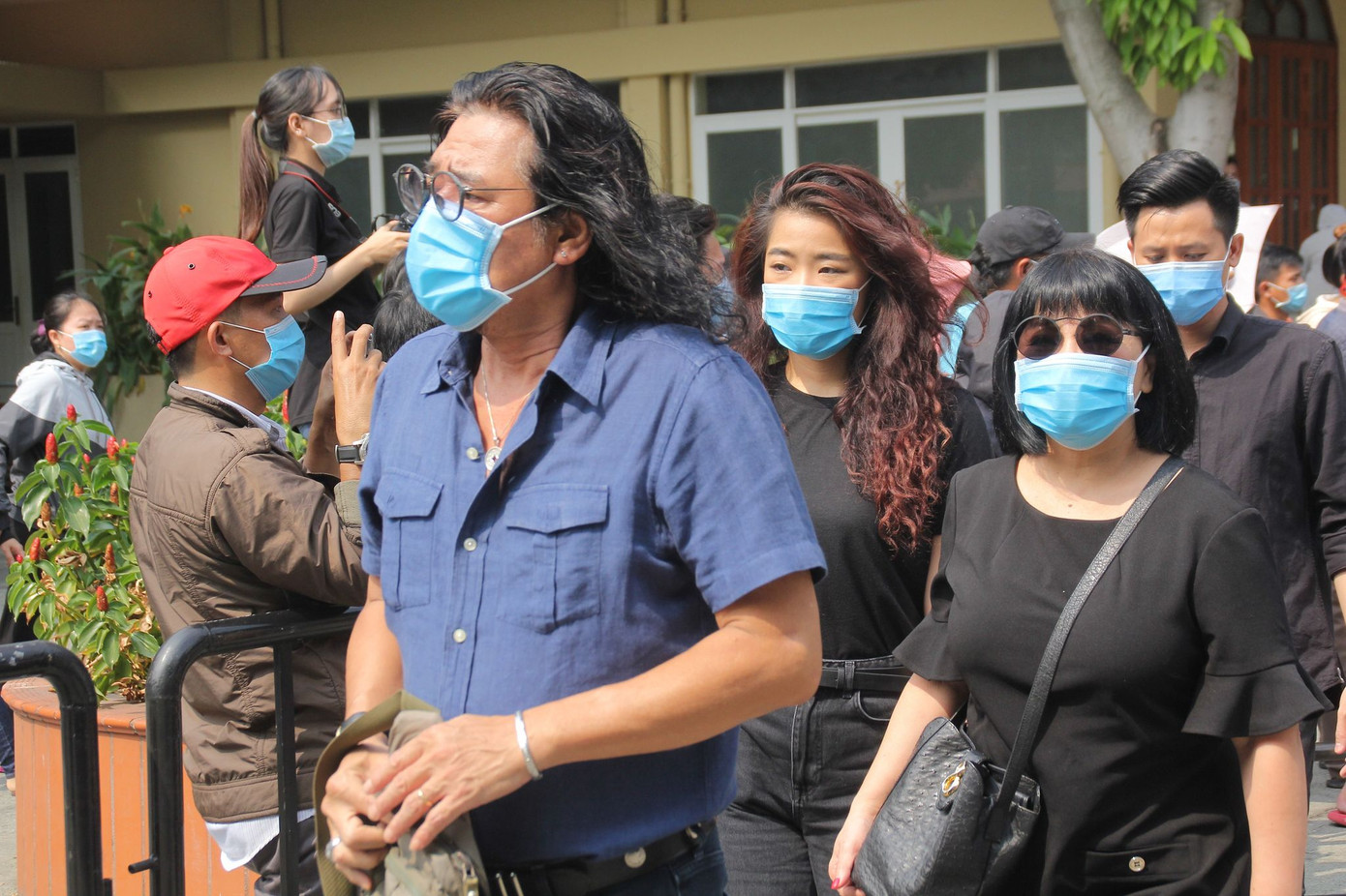 Thu Trang, Tiến Luật cùng nhiều nghệ sĩ đến viếng và tiễn đưa cố nghệ sĩ Chí Tài ảnh 7