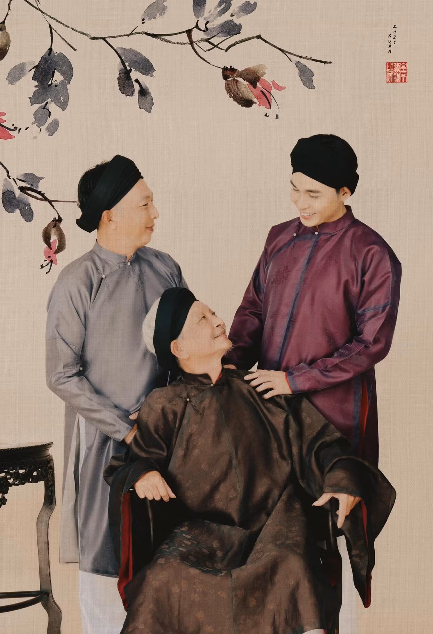 Jun Phạm “ngược dòng thời gian”, mặc cổ phục Việt chụp hình bên gia đình đón Tết ảnh 3