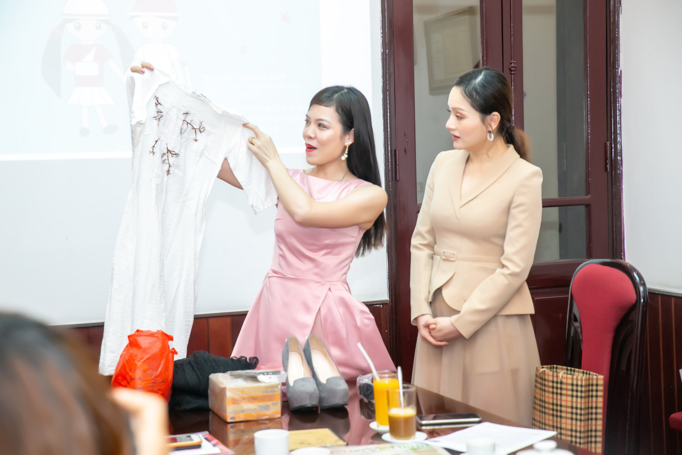 Diễn viên Lan Phương, Minh Cúc ‘Về nhà đi con’ hẹn nhau ở Mottainai ảnh 1