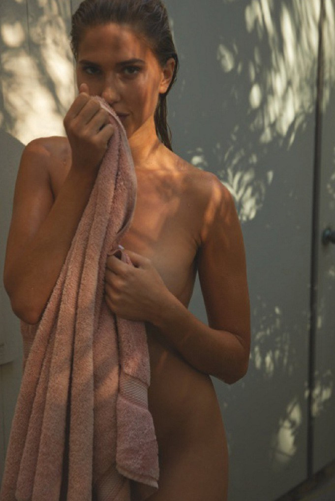 Mẫu nội y có 3 vòng 'vàng' khỏa thân 'bỏng rẫy' trên tạp chí đàn ông ảnh 3