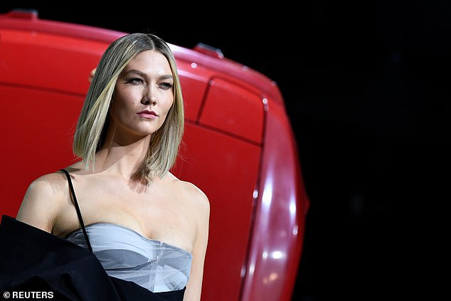 Siêu mẫu cao 1m88 Karlie Kloss mặc đầm cúp ngực catwalk quyền lực ảnh 4