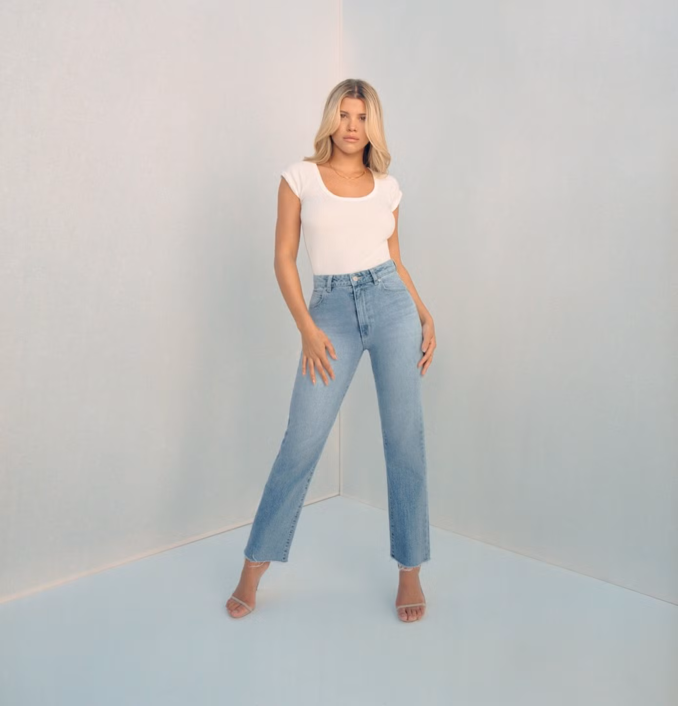 Sofia Richie bán nude, khoe thân hình nảy nở quá đỗi gợi cảm ảnh 14